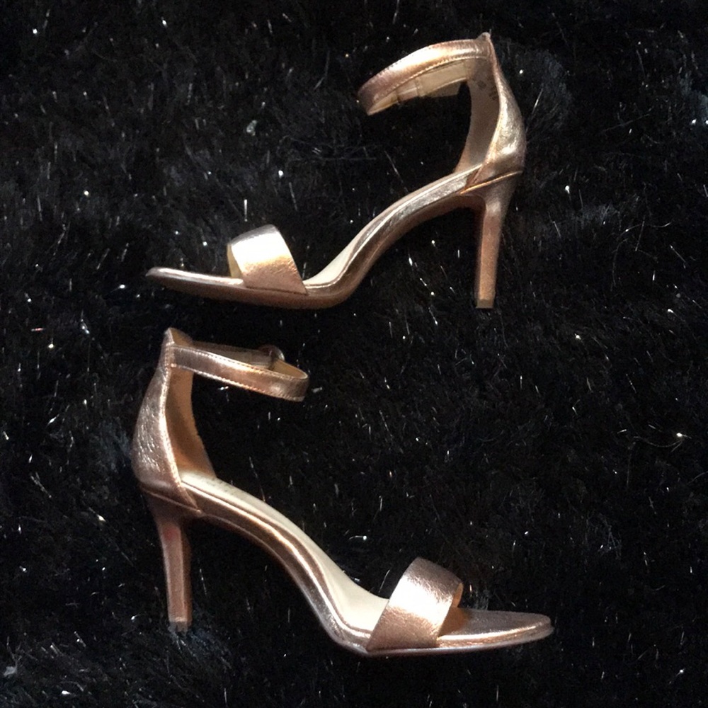 Rose gold 💛 naturalizer sandal heels